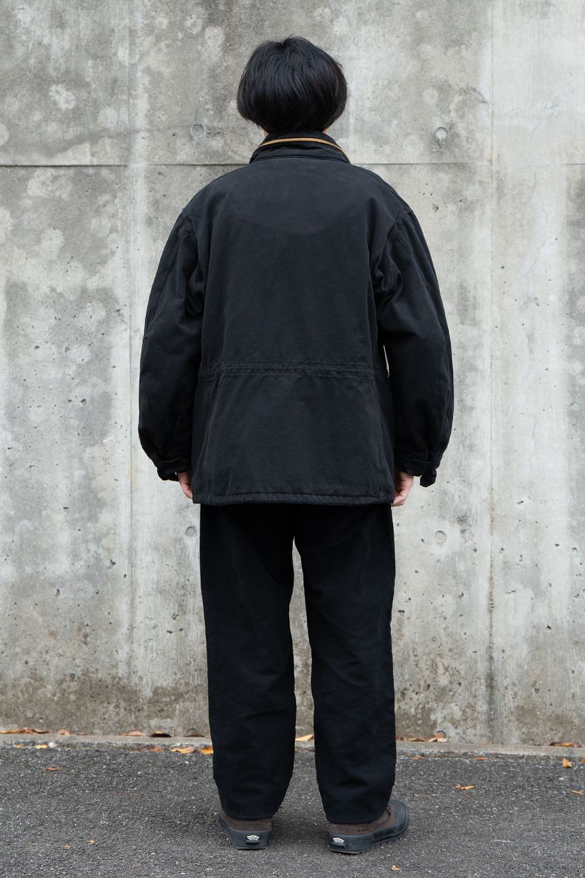 「コモリ」の服は大人にこそ似合う。アウター、スウェットetc.華麗に着こなした3人をスナップで - 3枚目の画像