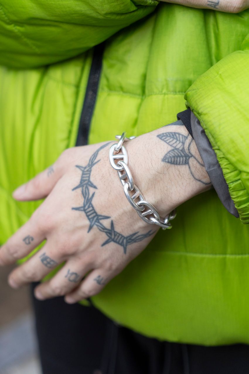 冬コーデ永遠の一軍アイテム「ダウン」の着こなし3好例。パタゴニアのダスパーカ、オーラリーetc. - 6枚目の画像