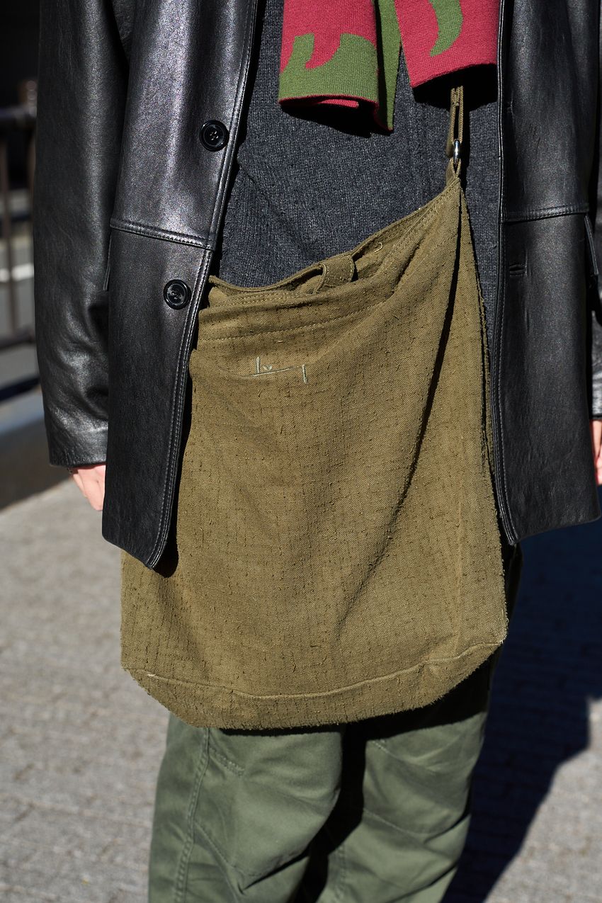 “着らず嫌い”はもったいない！硬派な「革ジャン」を今っぽく取り入れた3人をスナップで - 5枚目の画像