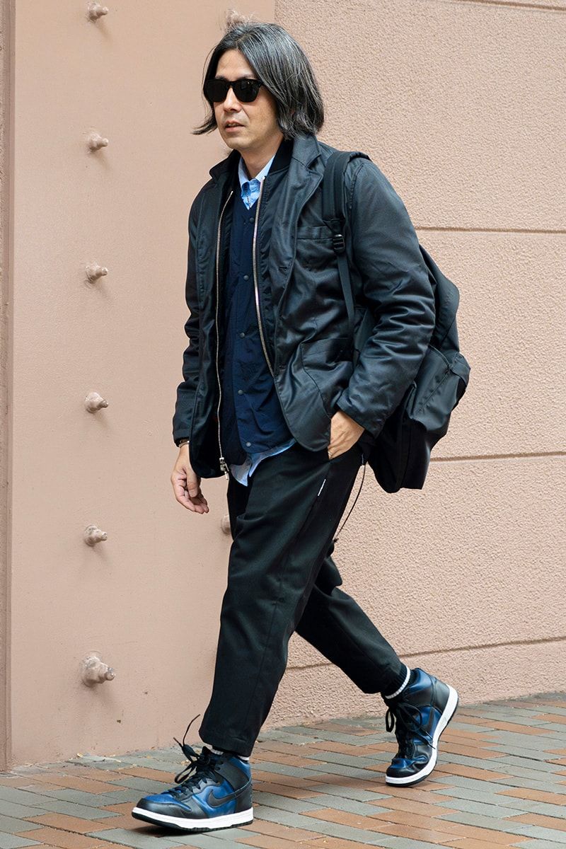 ジャケット=ユニフォームエクスペリメント カーディガン=ウィークエンド×ナンガ シャツ シークエル パンツ=ウィークエンド スニーカー=ナイキ×フラグメントデザイン 腕時計=セイコープロスペックス アクセサリー=ゴローズ