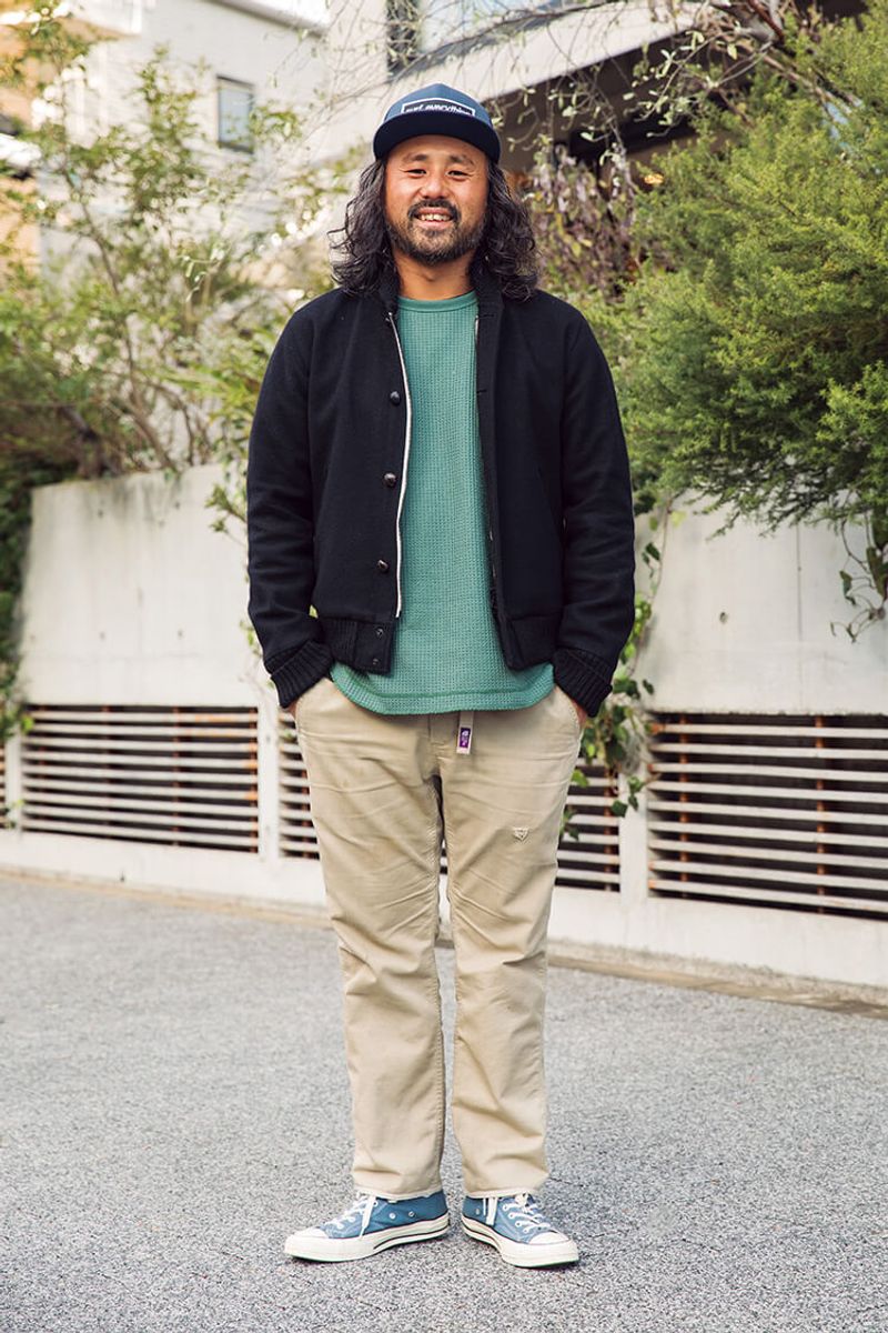 サーファーのユルさを演出する渋色のワッフル地サーマル 千葉由和