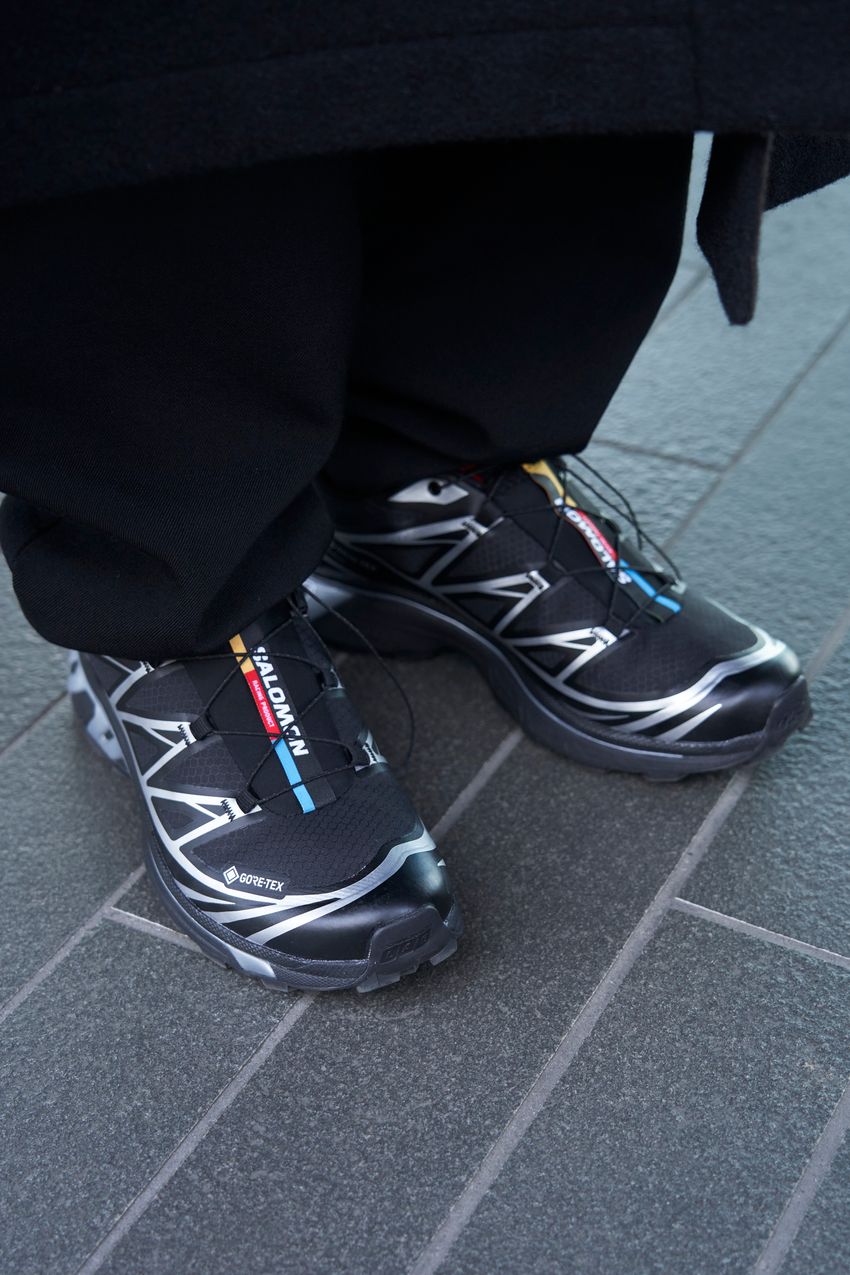 「オールブラック＋サロモン」で仕上げた大人の“モードストリート”スタイル3選をスナップで - 4枚目の画像