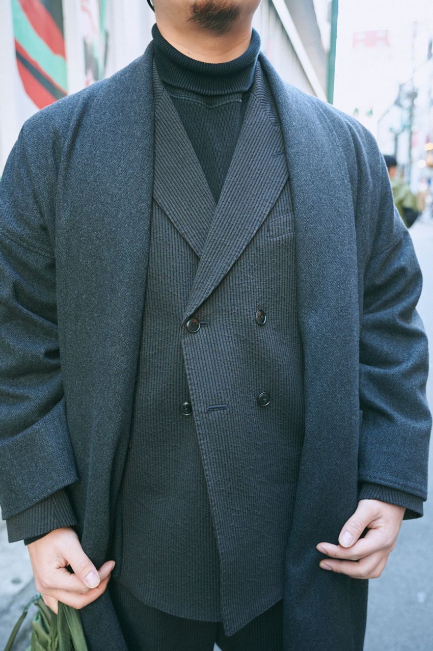 「コート×テーラードジャケット」で落ち着きある大人コーデの完成！街角3スナップを厳選紹介 - 3枚目の画像