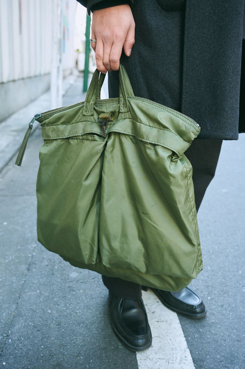 「コート×テーラードジャケット」で落ち着きある大人コーデの完成！街角3スナップを厳選紹介 - 4枚目の画像