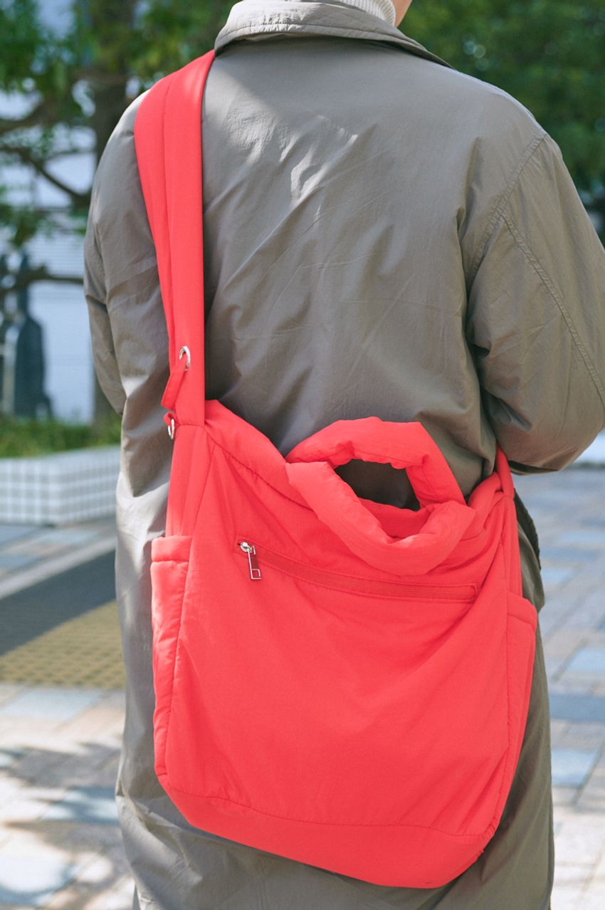 街角スナップで判明、“カラーバッグ”が人気上昇中！洒落者たちが選んだブランドは…… - 9枚目の画像