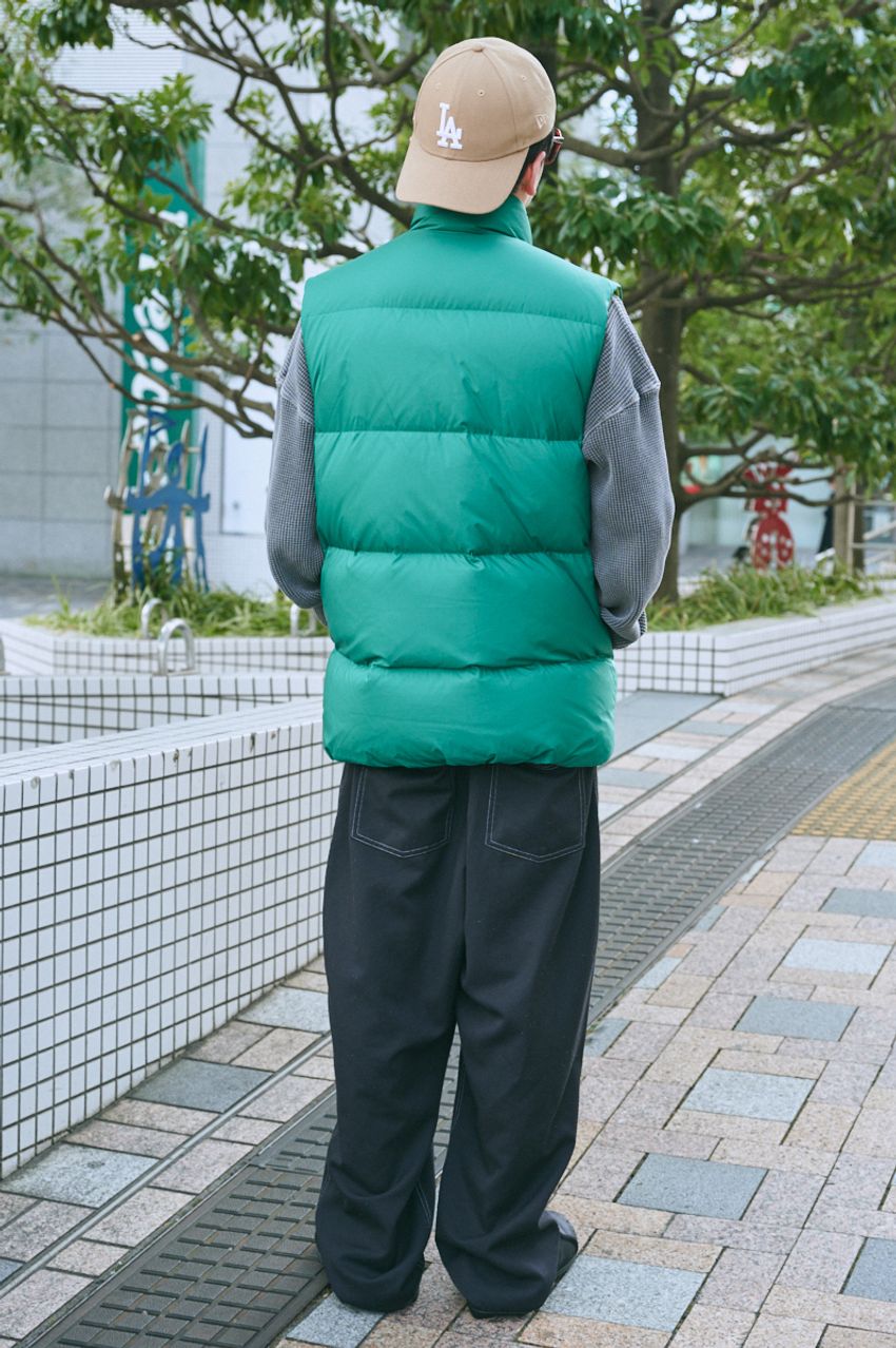 春アウターは「ダウンベスト」が使いやすい！パーカやシャツ合わせetc.体温調節の好例をスナップで - 6枚目の画像