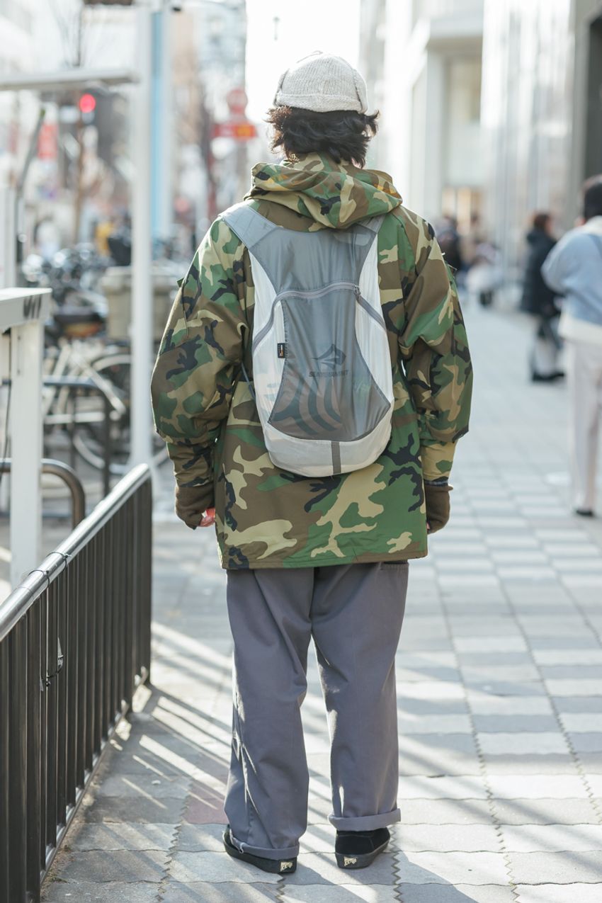 「カモ柄」はサラリと着こなすのが鉄則！ミリタリーの“コテコテ感”を回避した3名をスナップで - 6枚目の画像