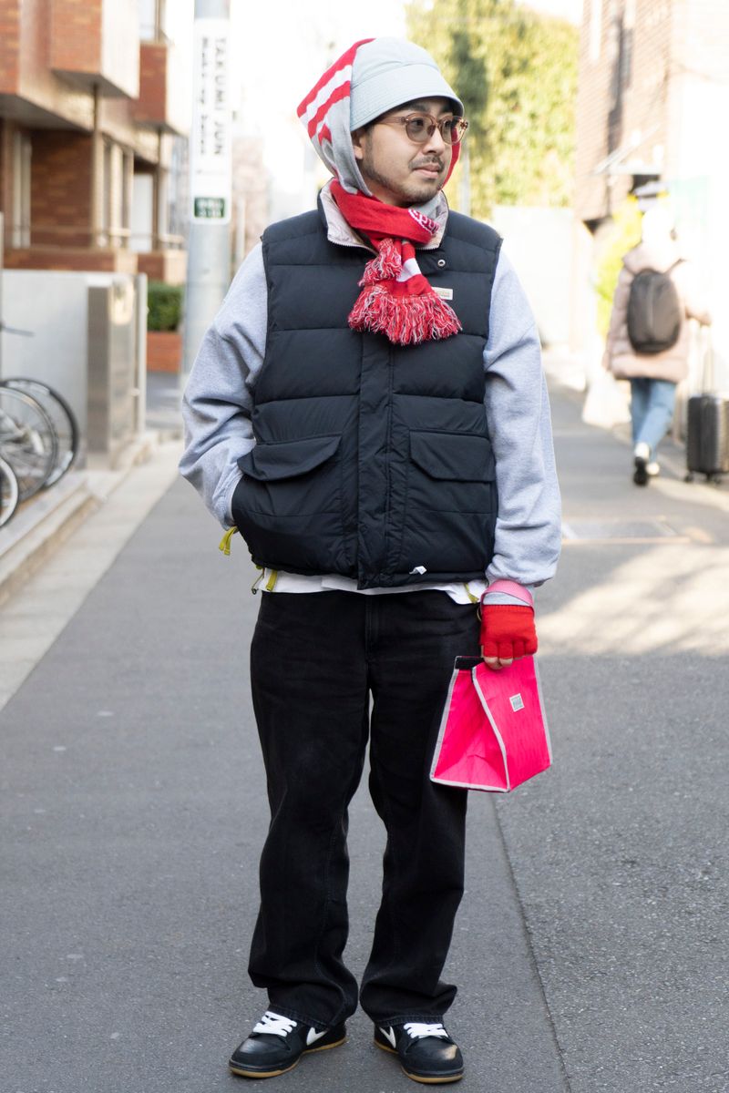 コロンビアのダウンベストコーディネート | 250226-0826-42 西津嘉人