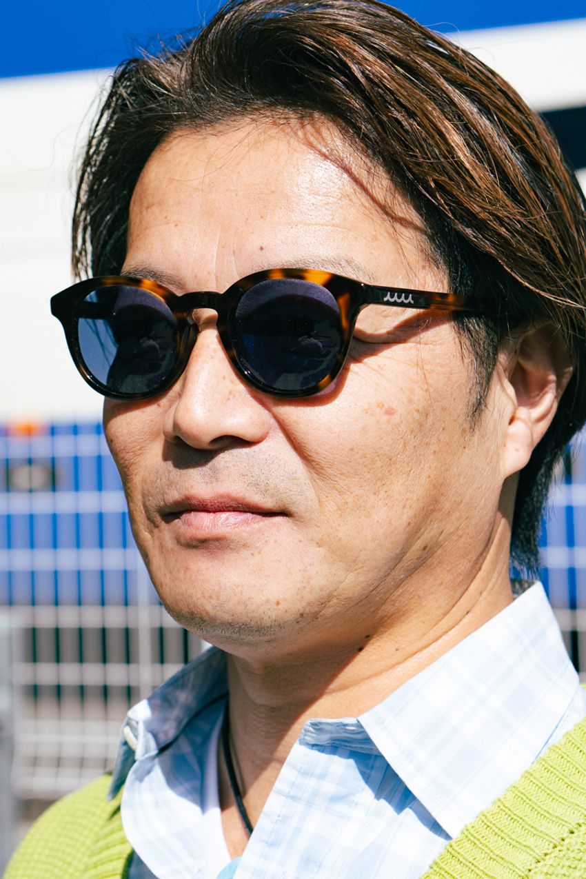 軽アウターにも挿し色にも使える！「色モノのカーディガン万能説」をスナップで検証 - 6枚目の画像