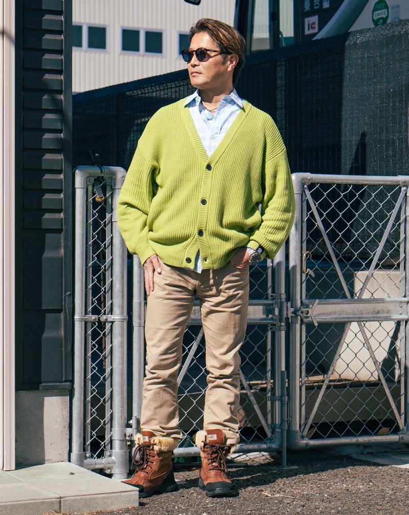 カーディガン=モンクレール ニット、ネックレス、ブレスレット=すべて不明 シャツ=古着 パンツ=ヒューマンメイド シューズ=アグ 眼鏡=ムータ 腕時計=ロレックス リング=ブシュロン