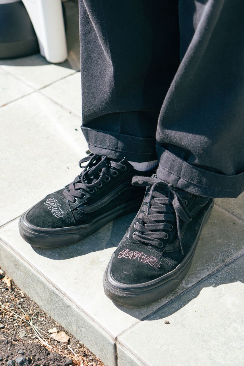 「ディッキーズ」を愛する4名の大人をスナップで。選んだのは黒系、ミリタリーJK、スウェット合わせ - 9枚目の画像
