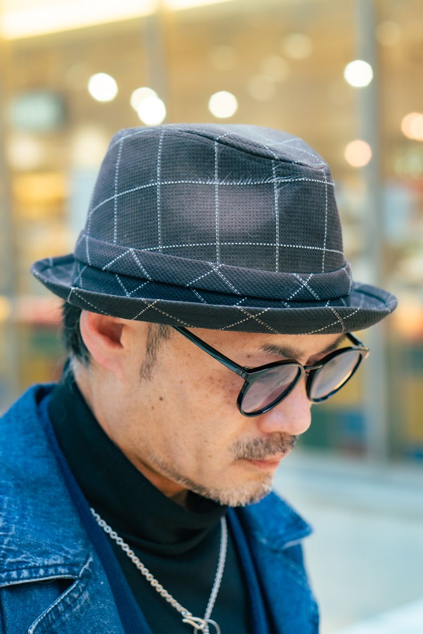 「デニムが似合うアラフィフ」が格好いい！街角で見つけた、お手本にしたいスタイル好例 - 6枚目の画像