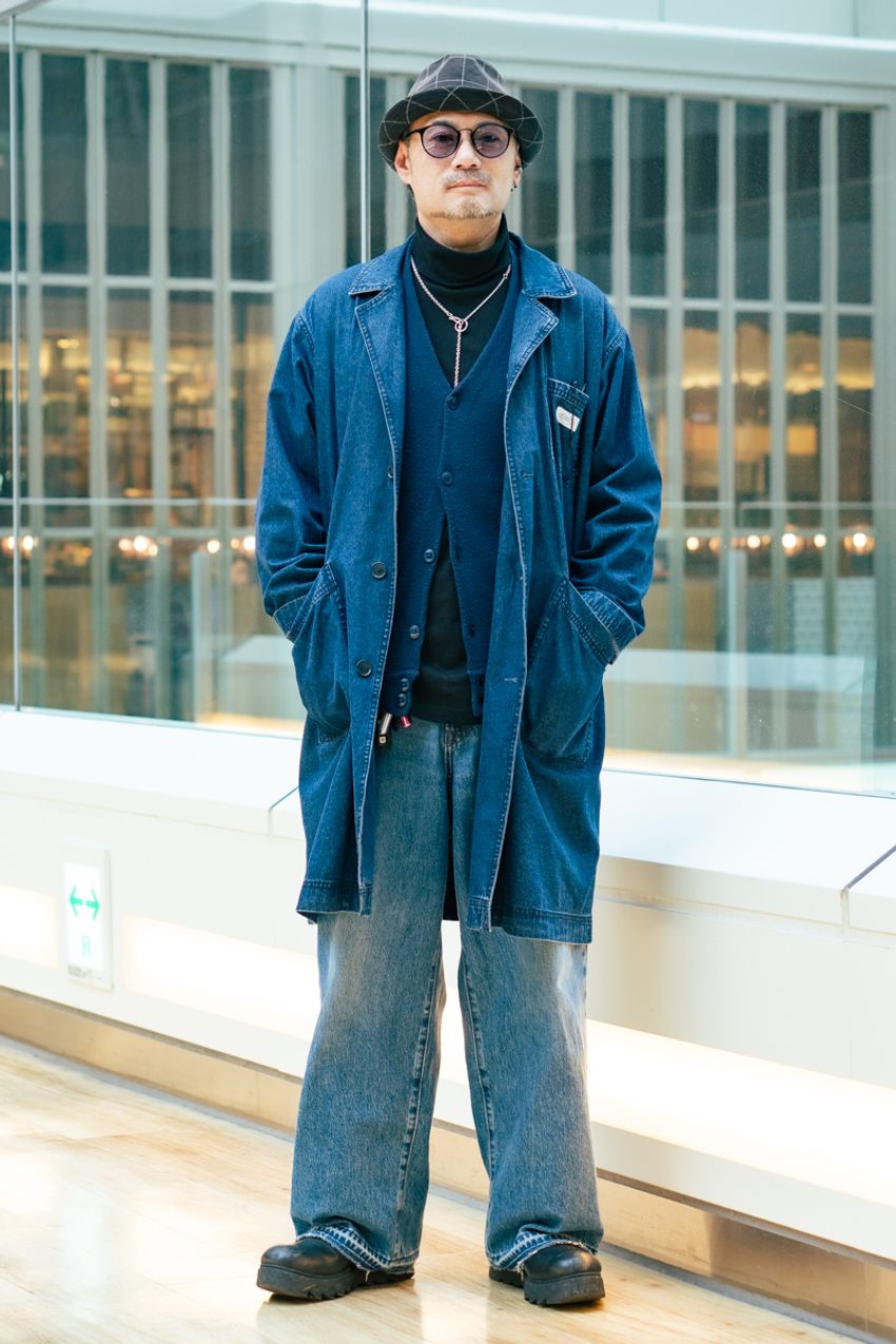 「デニムが似合うアラフィフ」が格好いい！街角で見つけた、お手本にしたいスタイル好例 - 5枚目の画像