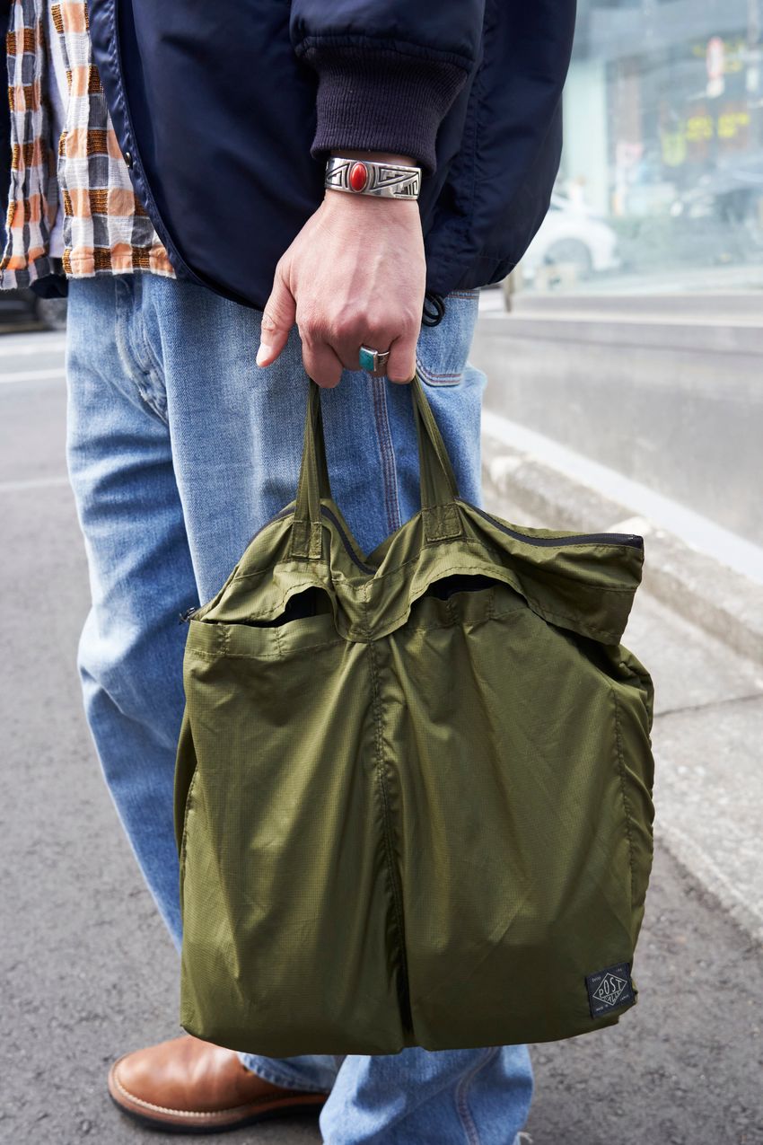 【30〜50代】“チェックシャツ”コーデ、年代別スナップ3選！それぞれのスタイルに合った使い方 - 3枚目の画像