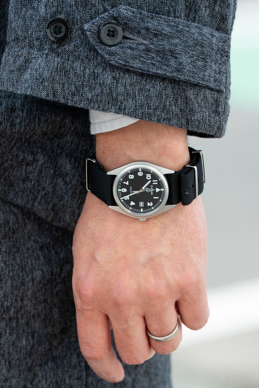 春コーデのカンタン攻略法を発見！お洒落な大人は白シャツをアウターの下に仕込んでいた - 11枚目の画像