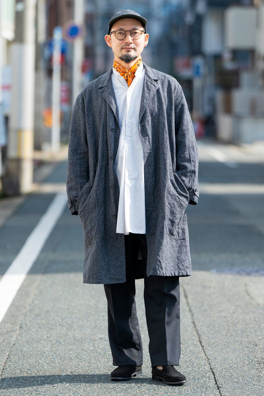 「デニムじゃないリーバイス」がすごくいい！あえてスラックスを選んだ3人のスナップ - 3枚目の画像