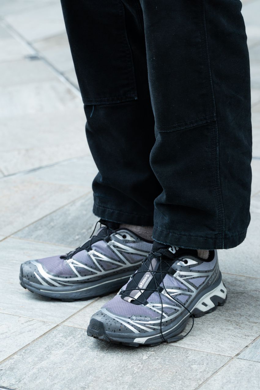 鉄板ワンツーコーデ「黒アウター＋黒パンツ」をレイヤーで彩った3人のテクニック - 6枚目の画像