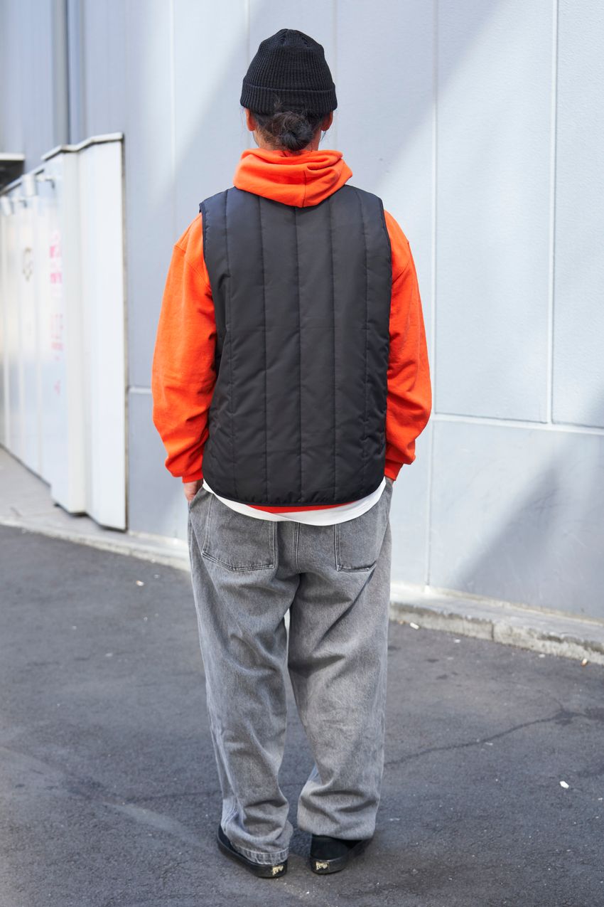 春はレイヤードに“カラーパーカ”で彩りをプラス！ベスト、ジャケット、コートに合わせた好サンプル - 3枚目の画像