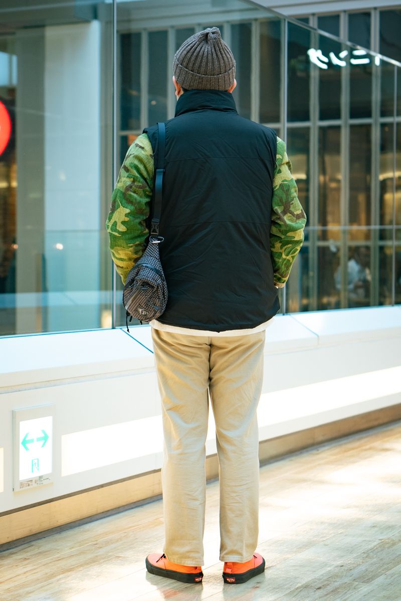 ファーストダウンのダウンベストコーディネート | 250318-1028-55 荒井 拓 3枚目の写真