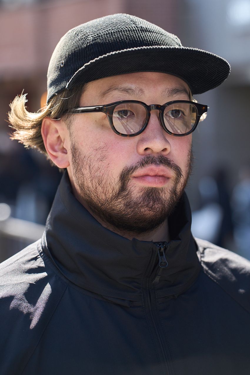 “オールブラックコーデ”こそ遊びが必要だ！街角スナップに見る、三者三様の工夫 - 4枚目の画像