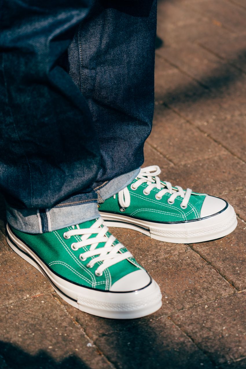 30、40代のユニクロデニムをスナップで。薄色、濃紺etc.大人コーデに取り入れた3人の洒落者たち - 8枚目の画像