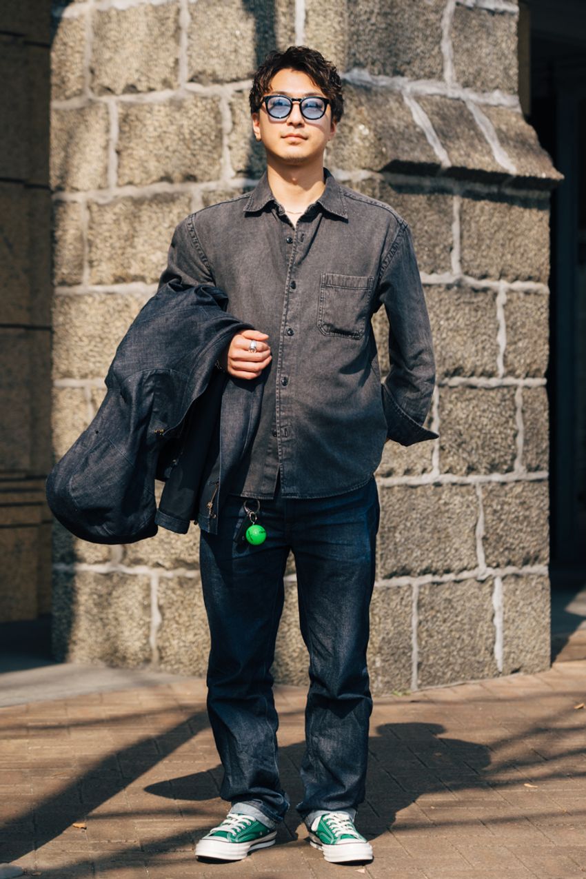 30、40代のユニクロデニムをスナップで。薄色、濃紺etc.大人コーデに取り入れた3人の洒落者たち - 9枚目の画像