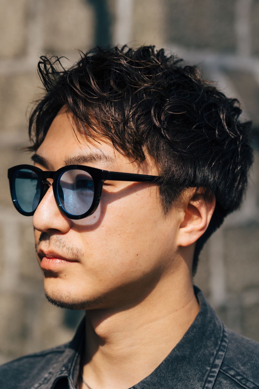 30、40代のユニクロデニムをスナップで。薄色、濃紺etc.大人コーデに取り入れた3人の洒落者たち - 10枚目の画像