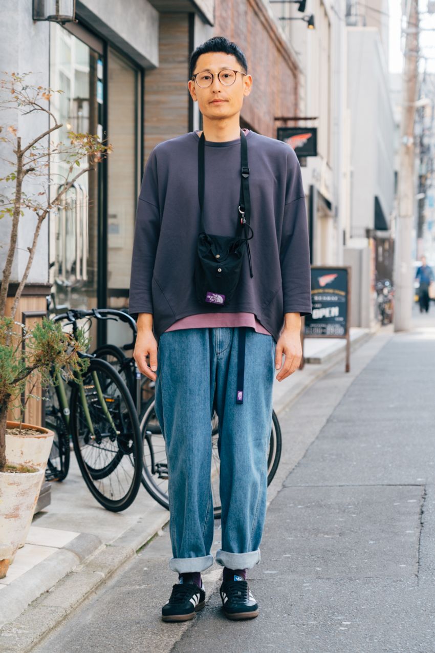 「スウェット」一枚が気持ちいい季節到来。シンプルコーデを洒落る秘訣を3名のスナップで - 2枚目の画像