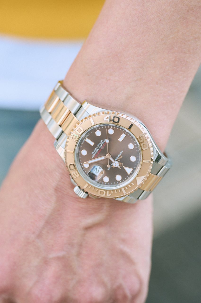 “上下ユニクロ”、だけど洒落ている！大人の着こなしテクはオールブラック、ショーツetc. - 6枚目の画像