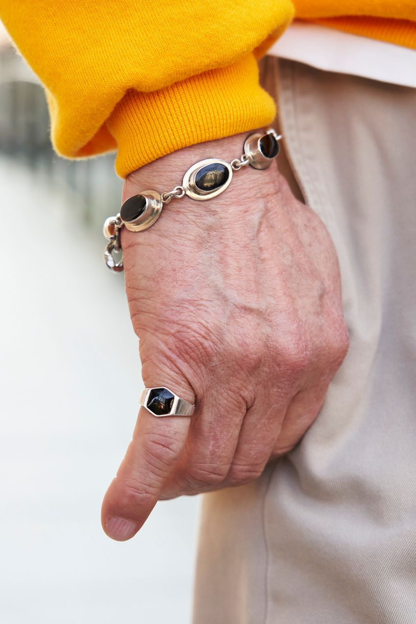 秋の“スウェットスタイル”5例をスナップで厳選！洒落者たちが選んだブランドと着こなし - 14枚目の画像