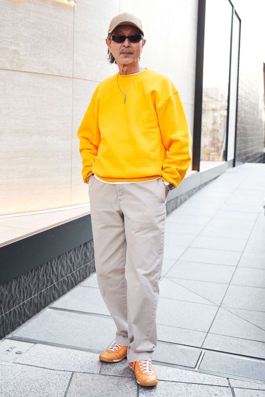 春の時季に重宝する「スウェット」コーデ3連発。着用ブランドはラッセル、ディセンダントetc. - 1枚目の画像