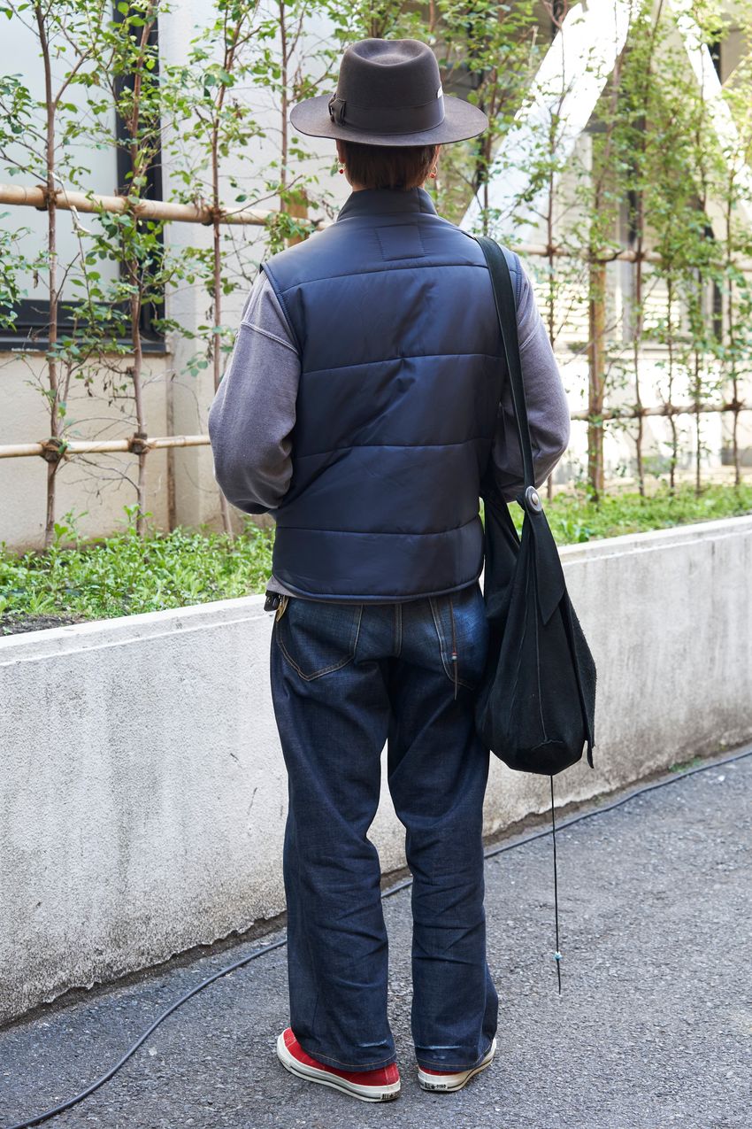 今冬は男女ともに「ダウンベスト」が人気！ 街角スナップに見るリアルクローズ5選 - 13枚目の画像