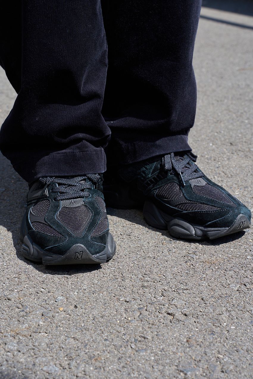 【2025年春】街角の“青シャツコーデ”3選、最新版！洒落た大人たちは今、こう着こなしていた - 7枚目の画像