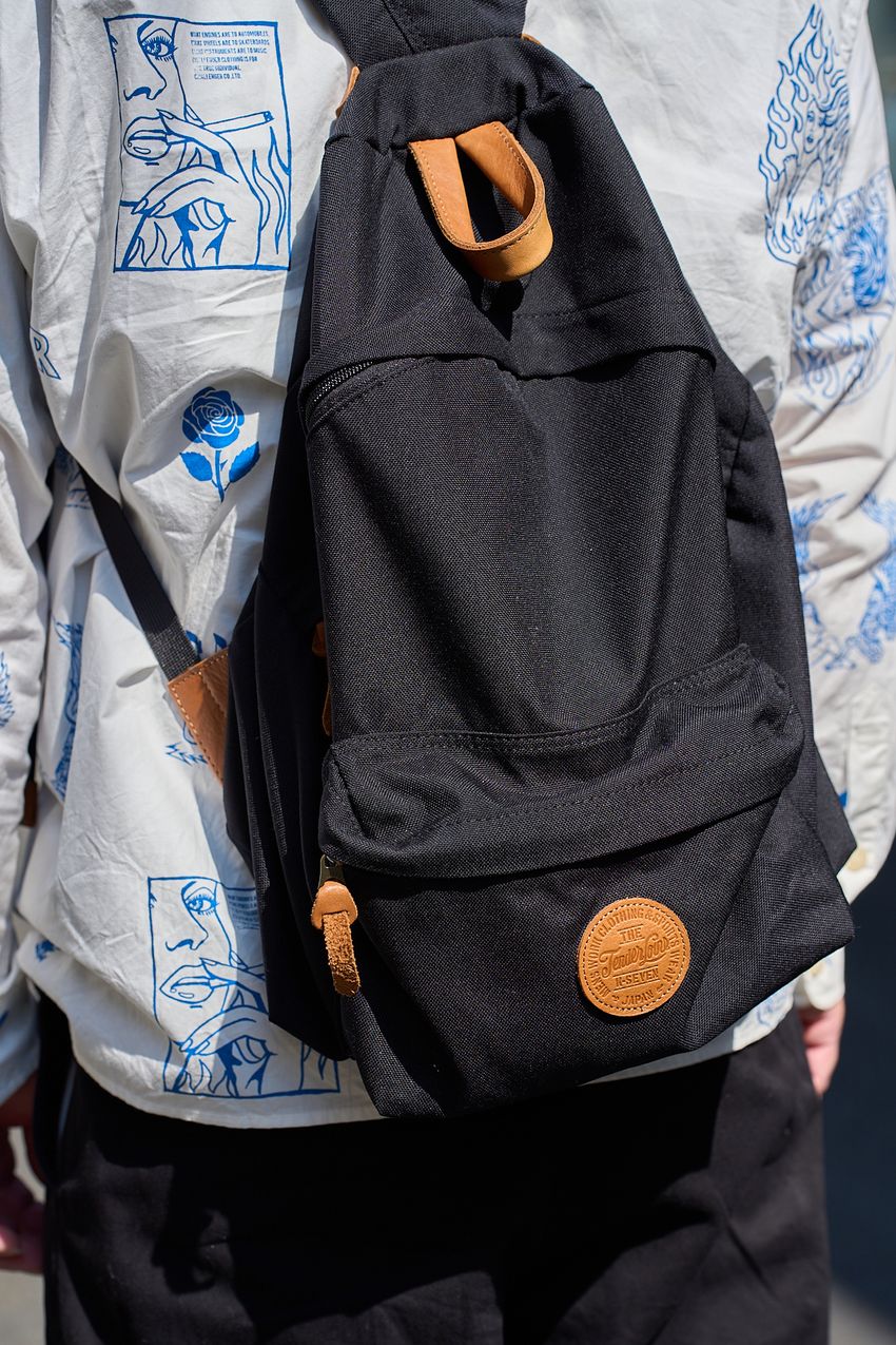 青い「ヴァンズ」こそ夏の至高品！それ以外のアイテムはシンプルで。好例をスナップ！ - 6枚目の画像