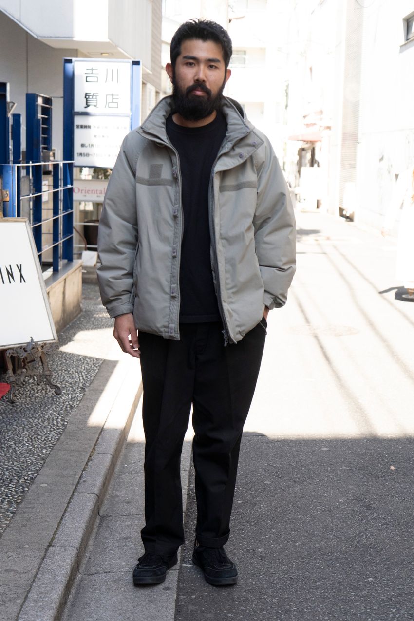 「ディッキーズ」を愛する4名の大人をスナップで。選んだのは黒系、ミリタリーJK、スウェット合わせ - 6枚目の画像