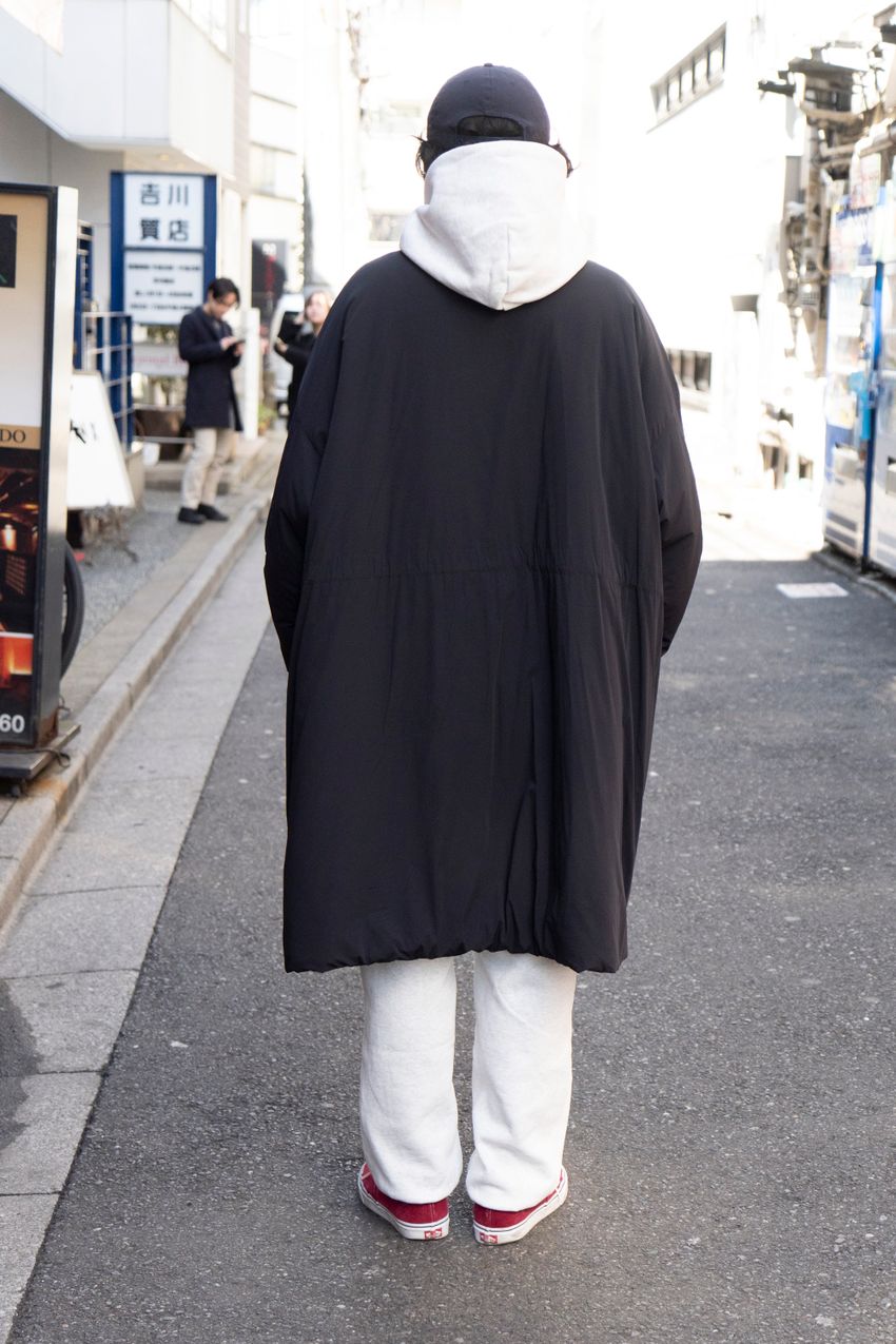 みんなが実践してた春の「スウェット」コーデ。ロングコートを羽織ってメリハリを - 4枚目の画像