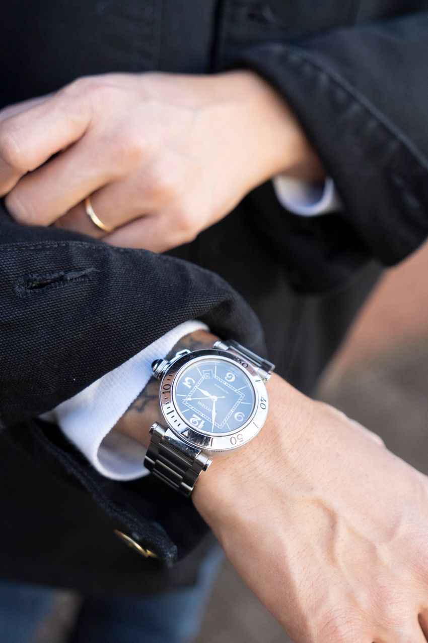 相性良し！ストリートな装いに「カルティエ」。タンク、サントス、パシャを身に着けた3例 - 3枚目の画像