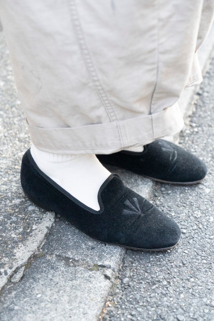 コーチJKT、カーディガンetc.春に便利な「サラ着」を羽織った3名の洒落者をスナップで - 3枚目の画像