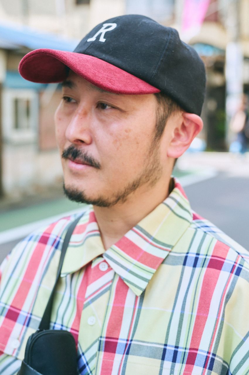 「ユニクロ」の“ベージュ”パンツが超万能だった！3名の洒落者たちが実践した合わせ方 - 8枚目の画像