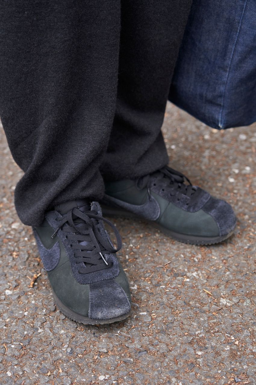 色落ちデニムを街の大人たちはこう着こなす！3つのスナップを例にコーデ術を指南 - 5枚目の画像