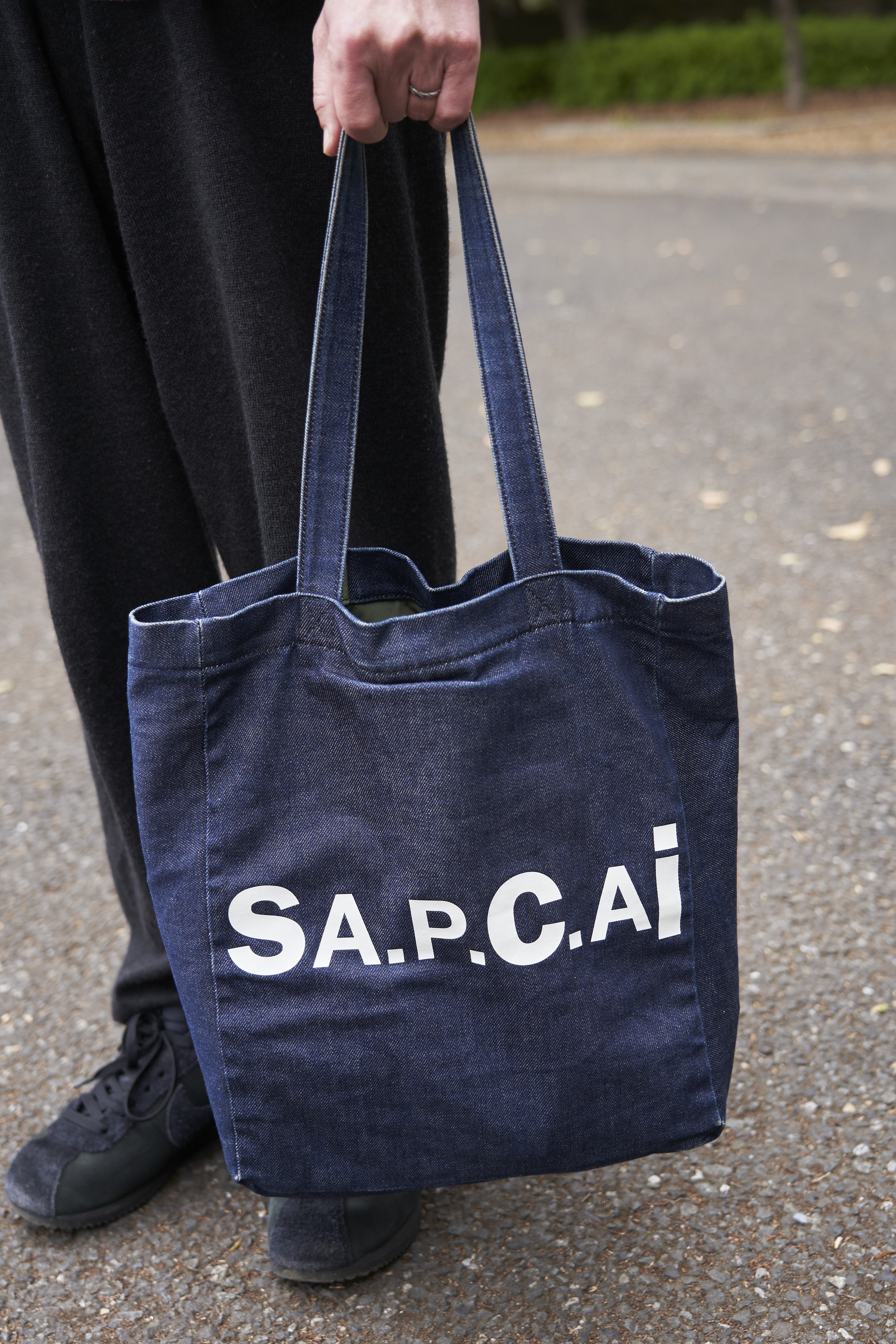 sacai × A.P.C. リバーシブルトートバッグ デニム/ナイロン sacai × A.P.C. リバーシブルトートバッグ デニム/ナイロン A.P.C.