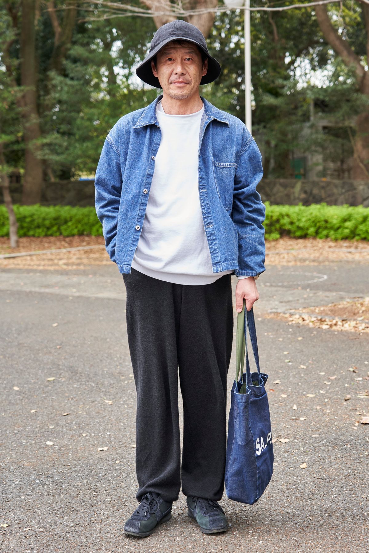 ジャケット アプレッセ  Tシャツ コモリ  パンツ コモリ  シューズ ナイキ  帽子 コモリ  バッグ サカイ×アーペーセー  腕時計 エンダースキーマ×Gショック