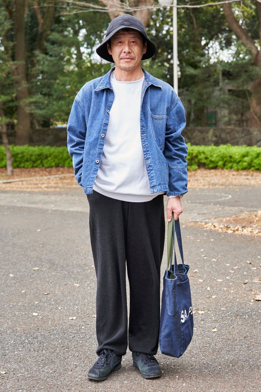 色落ちデニムを街の大人たちはこう着こなす！3つのスナップを例にコーデ術を指南 - 4枚目の画像