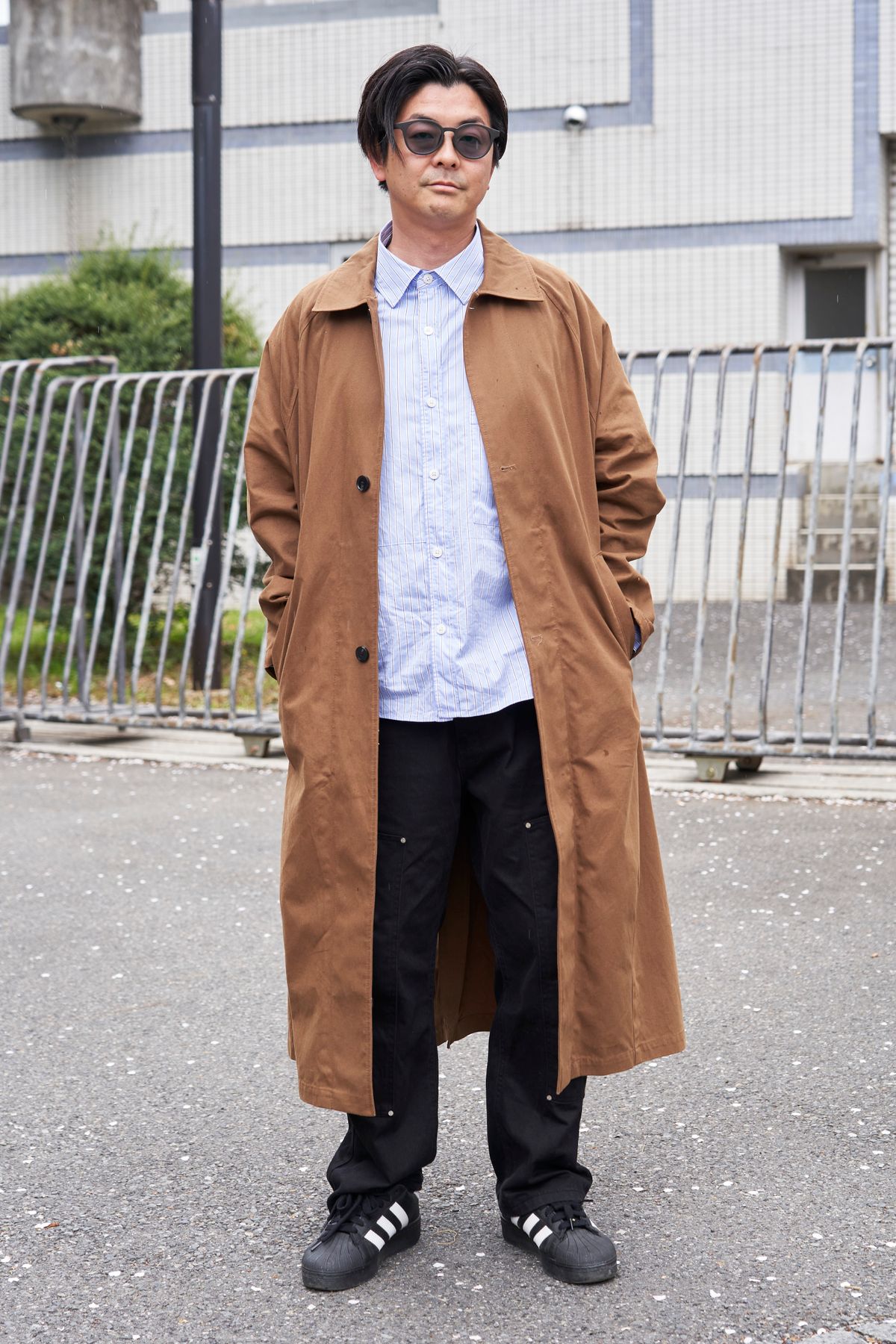 コート、シャツ、パンツ＝すべてザラ