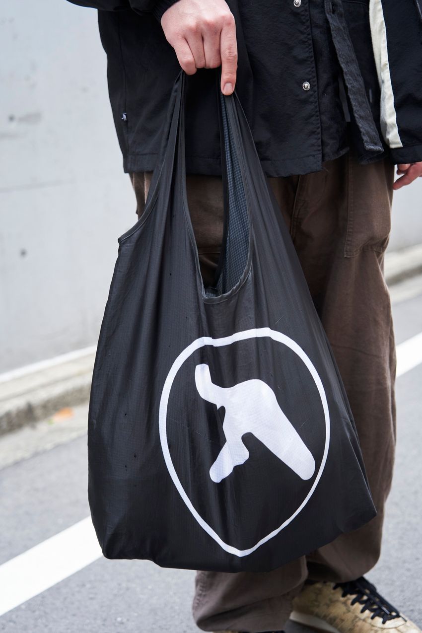 コーチJKT、カーディガンetc.春に便利な「サラ着」を羽織った3名の洒落者をスナップで - 6枚目の画像