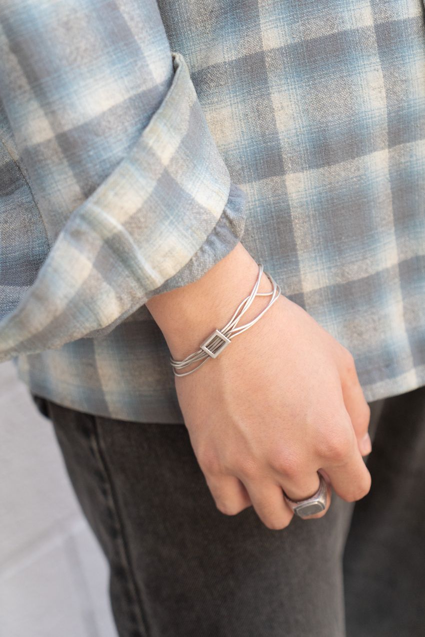 【20〜40代】「リーバイス」のデニムに合わせる“夏シャツ“の模範解答。3人のコーデから探る着こなしのヒント - 3枚目の画像