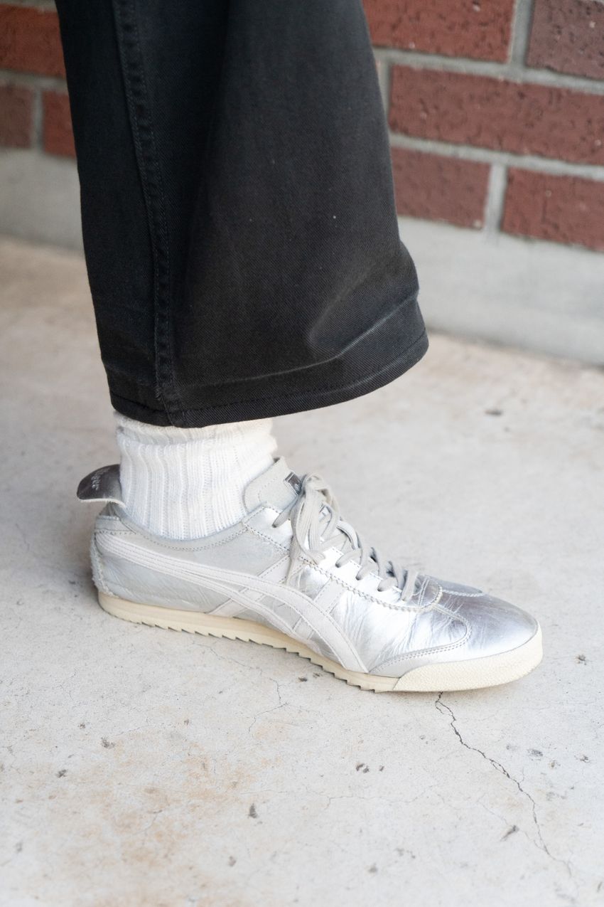 トレンドの「ブラックデニム」、アウターは何を合わせてる？洒落者たちの回答はGジャン、パーカetc. - 7枚目の画像