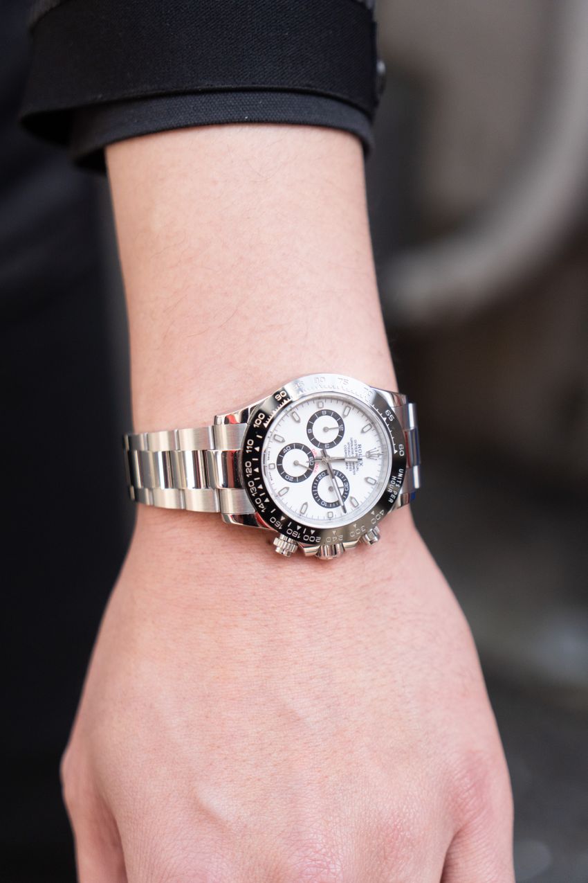 「ホカ」のスニーカーは“白 or 黒”が最適！“モノトーンコーデ“に馴染ませた3人の好サンプル - 7枚目の画像