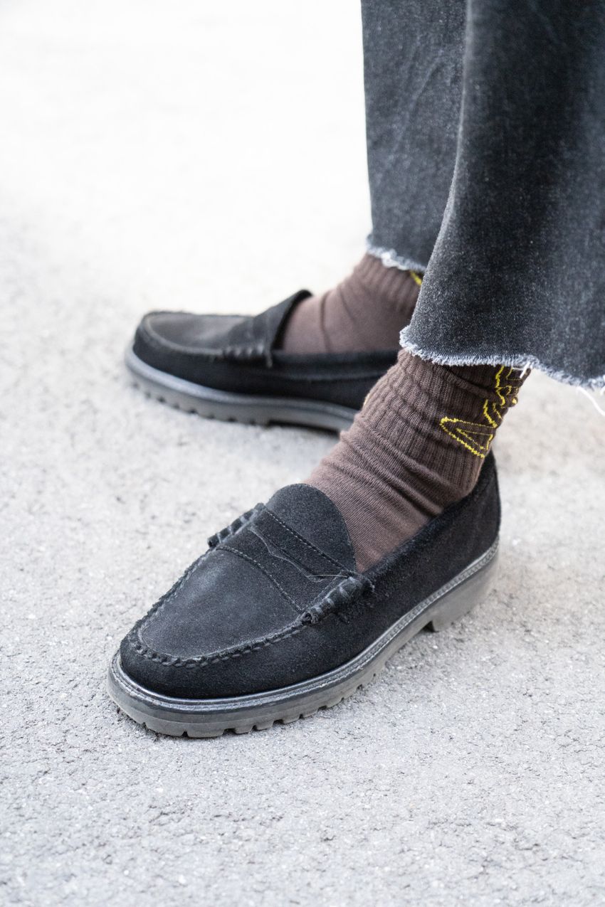 トレンドの「ブラックデニム」、アウターは何を合わせてる？洒落者たちの回答はGジャン、パーカetc. - 4枚目の画像