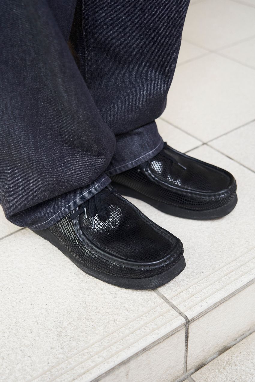 “濃紺デニム”人気がストリートにカムバック！洒落者たち3名が示す最新トレンドの傾向 - 7枚目の画像